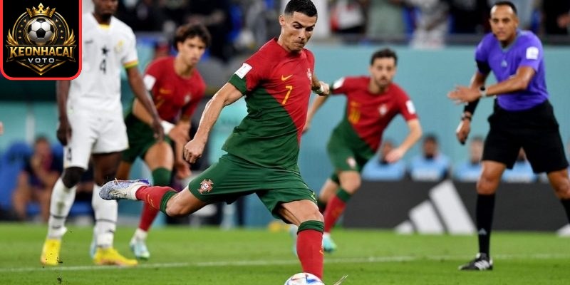 Ronaldo chạm mốc 958 bàn thắng, đáp trả đanh thép dù Al Nassr hụt hơi cuộc đua vô địch 3 Lời đáp trả của Ronaldo: Bản lĩnh của một biểu tượng